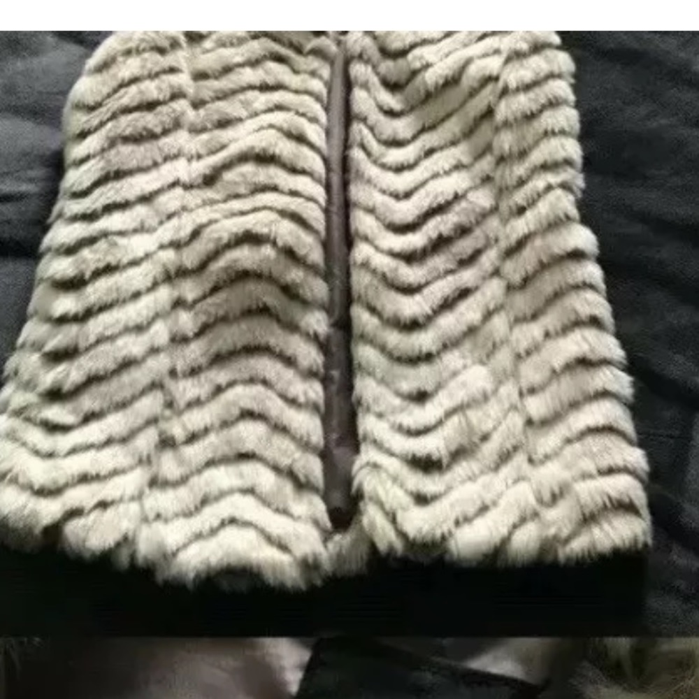 Sold!! Me Jane, Faux- Fur Vest XL - Picture 3 of 5